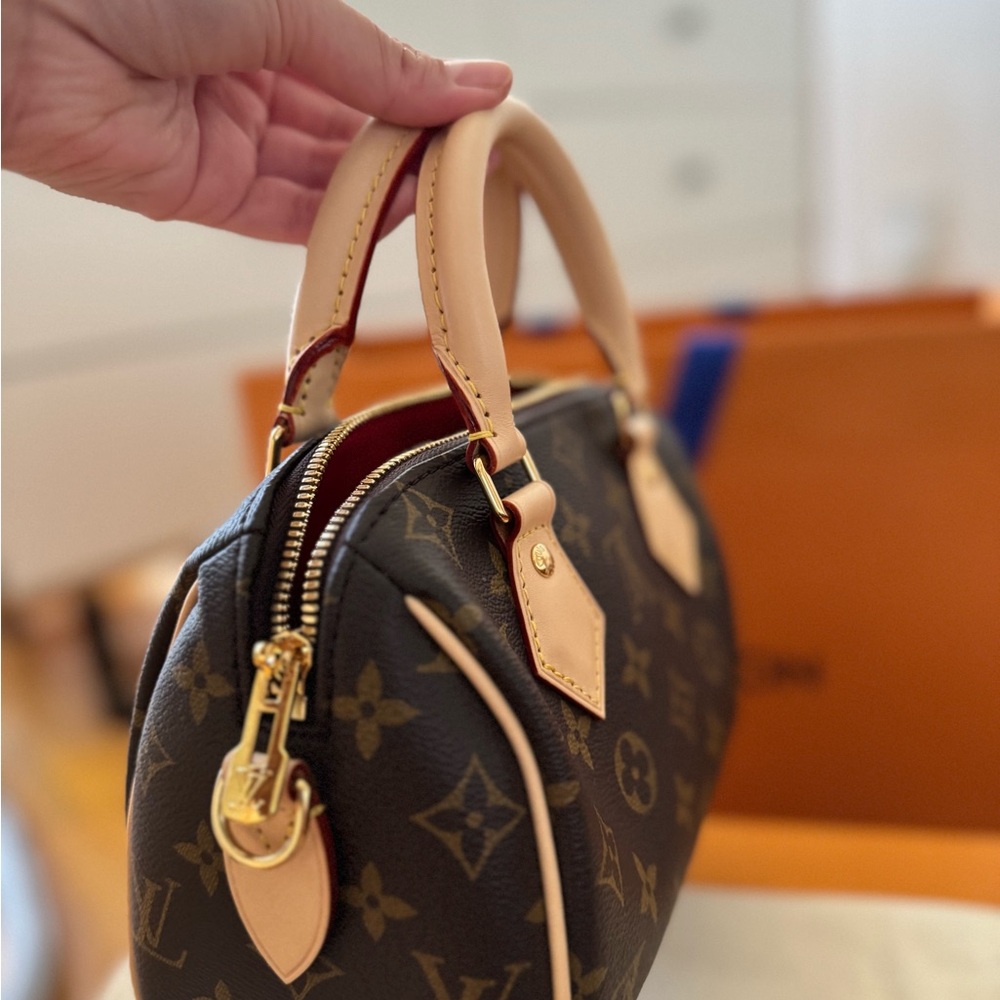 LV Speedy Bandouliere 20 - Picture 9 of 16